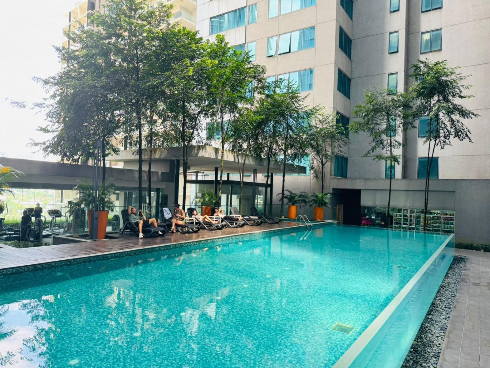 Summer Suites Klcc By Homestay Куала-Лумпур Экстерьер фото