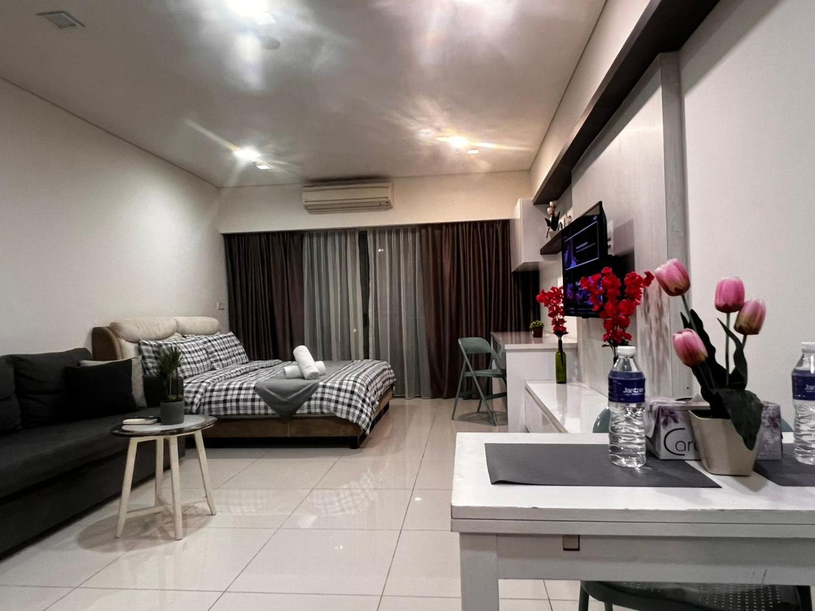 Summer Suites Klcc By Homestay Куала-Лумпур Экстерьер фото