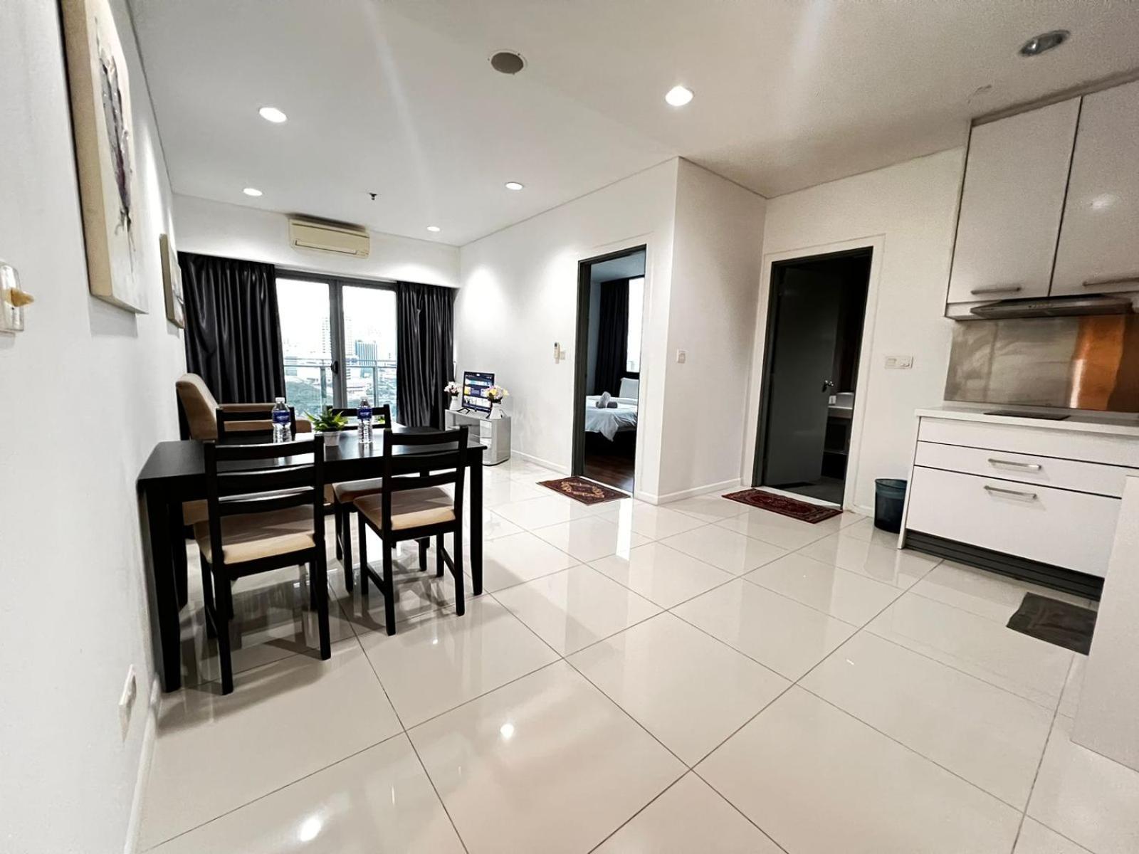 Summer Suites Klcc By Homestay Куала-Лумпур Экстерьер фото