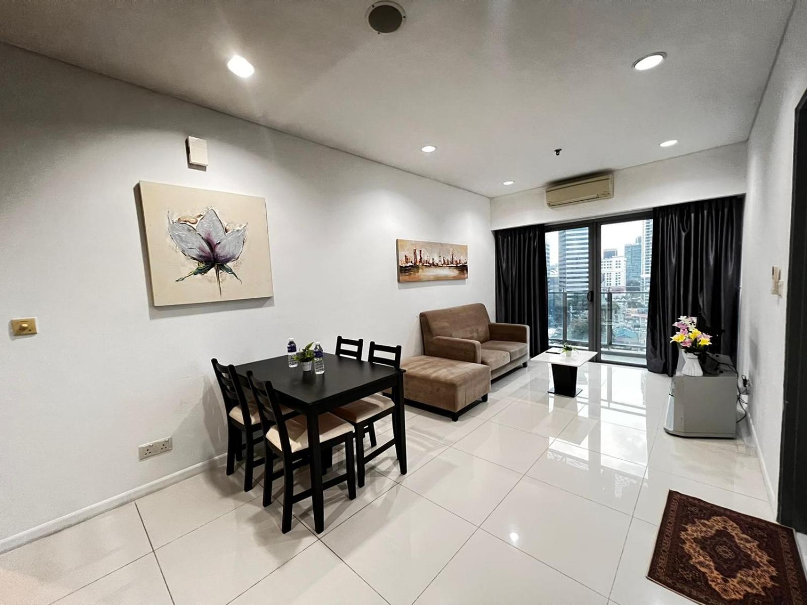 Summer Suites Klcc By Homestay Куала-Лумпур Экстерьер фото